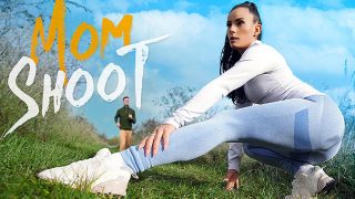 MomShoot Lexi Dona Pulling More Than Hamstrings Pornmz