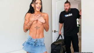 [BrazzersExxtra] Ryan Reid – Horny House Sitter Hits The Jackpot