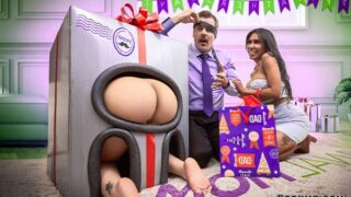 [AnalMom] The Perfect Fathers Day Gift Just Wrap His Wifes and Stepdaughters Butts